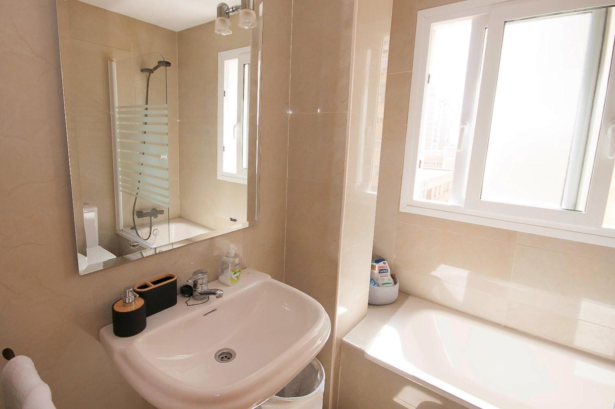 Apartament Ave Huelin 3rooms Con Parking Y Ac Malaga